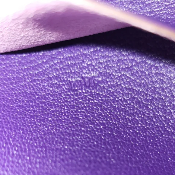 **SOLD** Hermés  agenda cover/passport holder EUC - AUTHENTIC - Picture 9 of 12